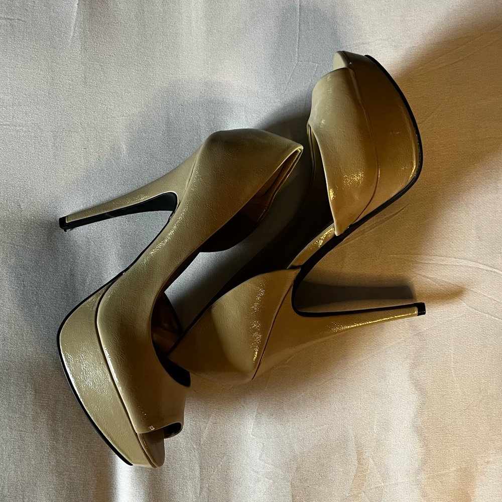 City Streets Nude Peep Toe Platform Pump